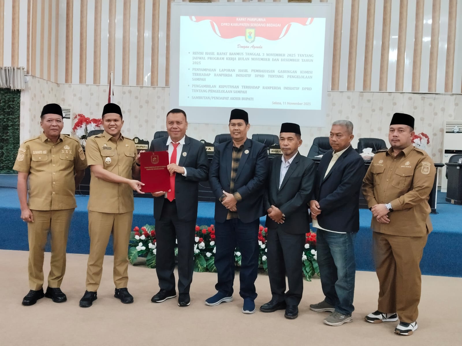 Rapat Paripurna DPRD Sergai, Ranperda Pengelolaan Sampah Disahkan Jadi Perda