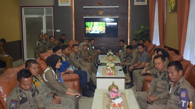 Ketua DPRD Langkat Sribana Perangin Angin, SE Menerima Audiensi Petugas Satpol PP, Keluhkan Soal Penurunan Gaji