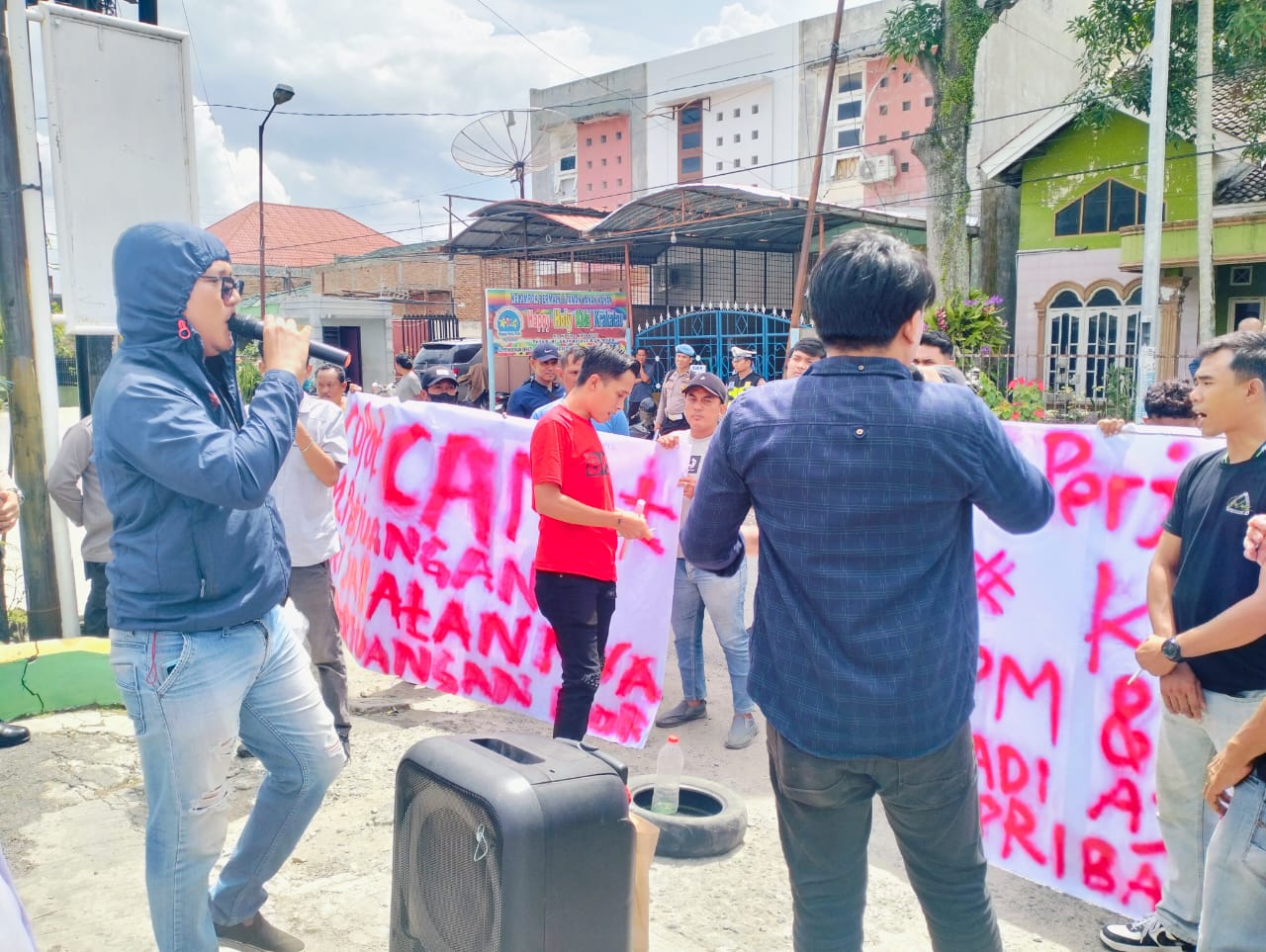 Demo Mengguncang Medan Perjuangan, Sopo Atrestorasi: Jika Camat Tak Layak, Wali Kota Harus Tegas! 