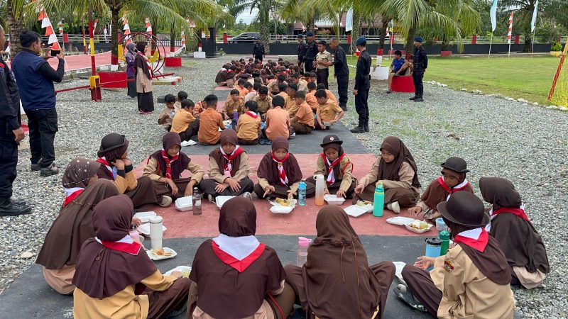 Brimob Aceh Terima Kunjungan Persami Siswa SD IT Arrahman di Nagan Raya