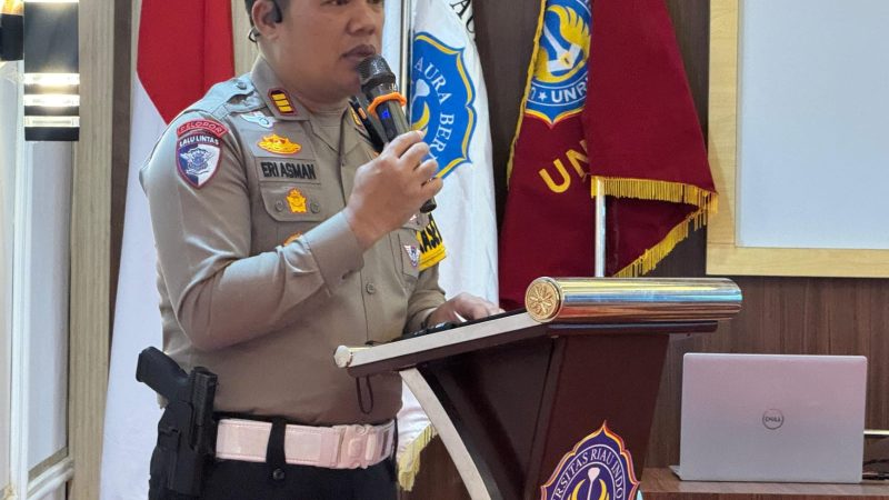 Kasat Lantas Polres Inhu Sosialisasi Tertib Berkendaraan di Kampus Unrida
