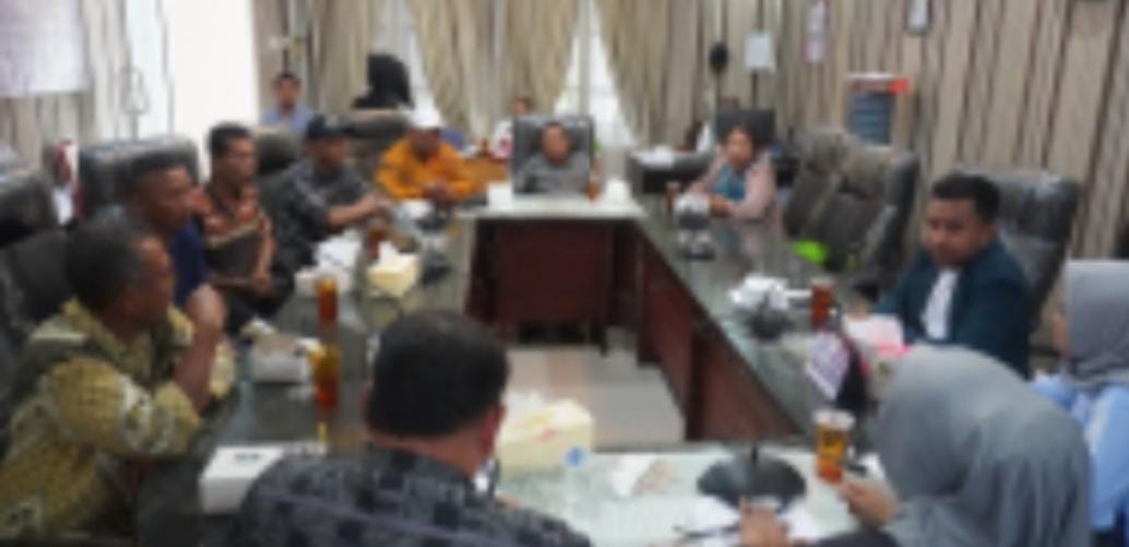 Komisi II DPRD Kabupaten Langkat Menggelar Rapat Dengar Pendapat (RDP) Menindaklanjuti Surat Keberatan Masyarakat Desa Kwala Pesilam
