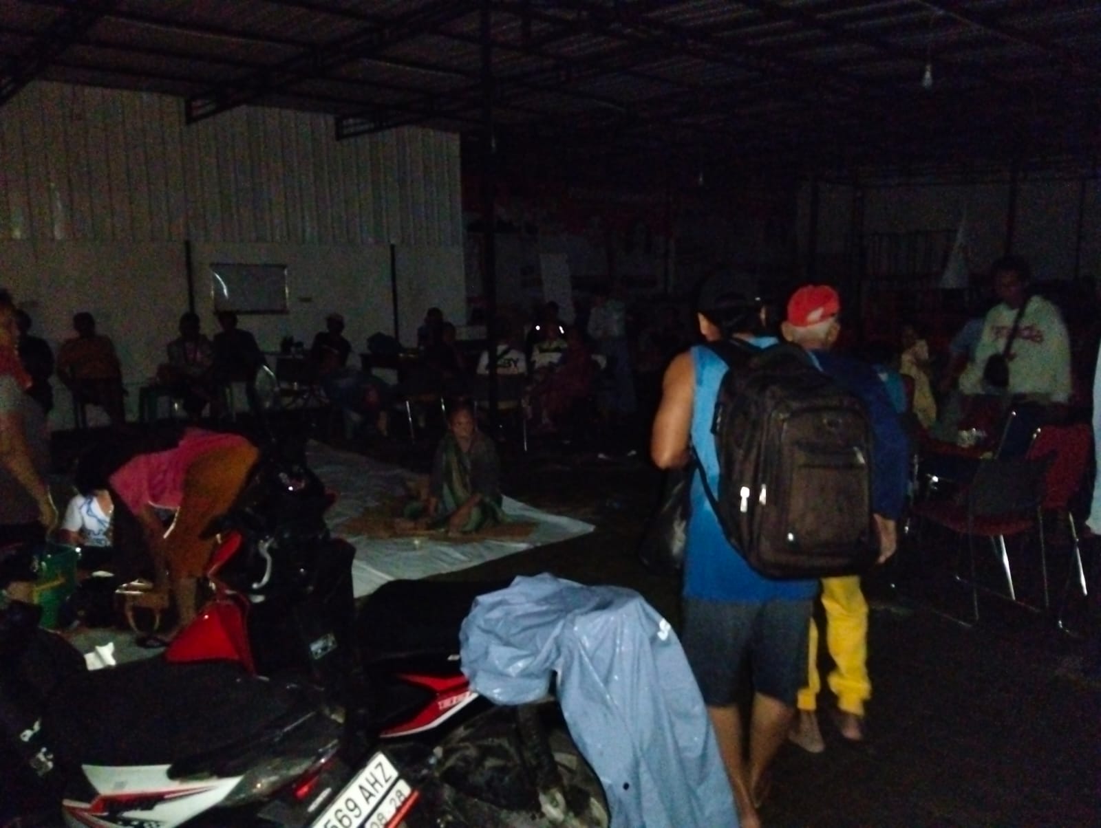 Dame Duma Bagikan Seribuan Nasi Bungkus Gratis untuk Warga Medan Helvetia Terdampak Banjir