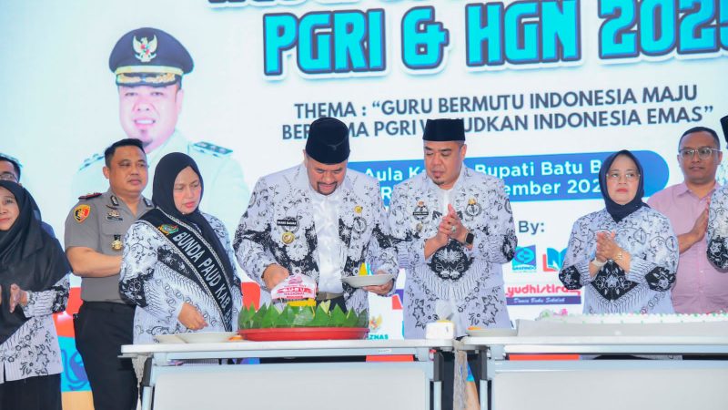 Bupati Baharuddin Siagian Hadiri Perayaan HUT ke – 80 PGRI dan Hari Guru, Apresiasi Para Guru