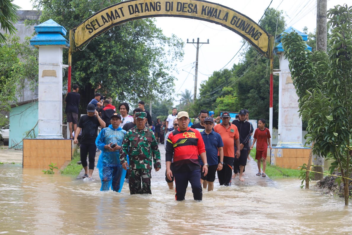 Tinjau Titik Banjir, Wabup Syafrizal Pastikan Warga Tetap Aman