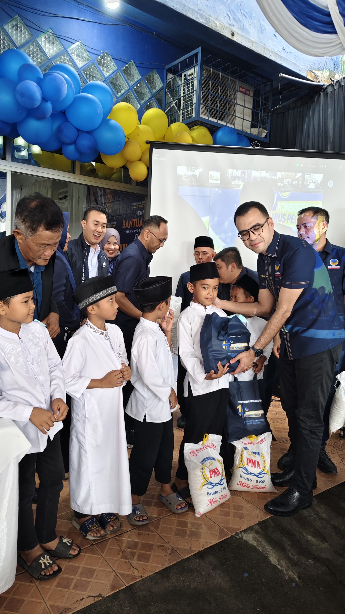 HUT ke-14 Partai NasDem, Afif Abdillah Santuni Anak Yatim dan Lansia, Bukti Partai Tanpa Mahar, Tapi Penuh Kepedulian