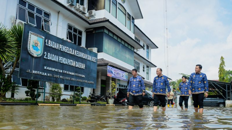 Meski Kondisi Banjir, Wabup Sergai Pastikan Layanan Untuk Masyarakat Harus Tetap Optimal