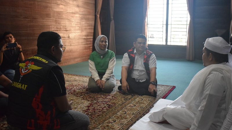 Ketua DPRD Langkat Serahkan Bantuan ke Tuan Guru Babussalam dan Warga Korban Banjir