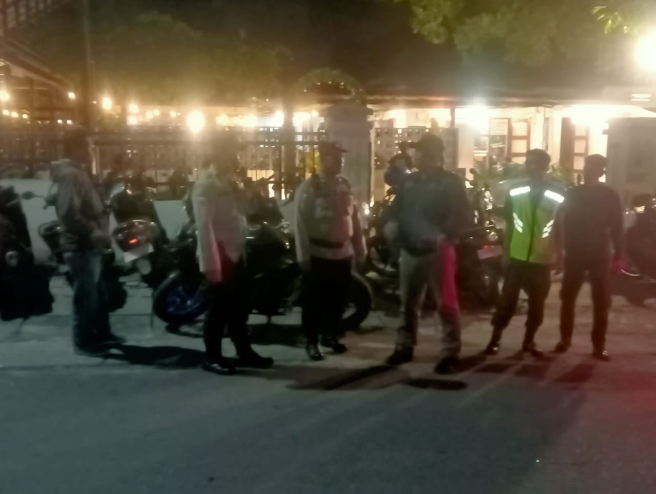 Respon Laporan Masyarakat, Kapolsek Siantar Selatan Berikan Himbauan di Cafe Bahagia