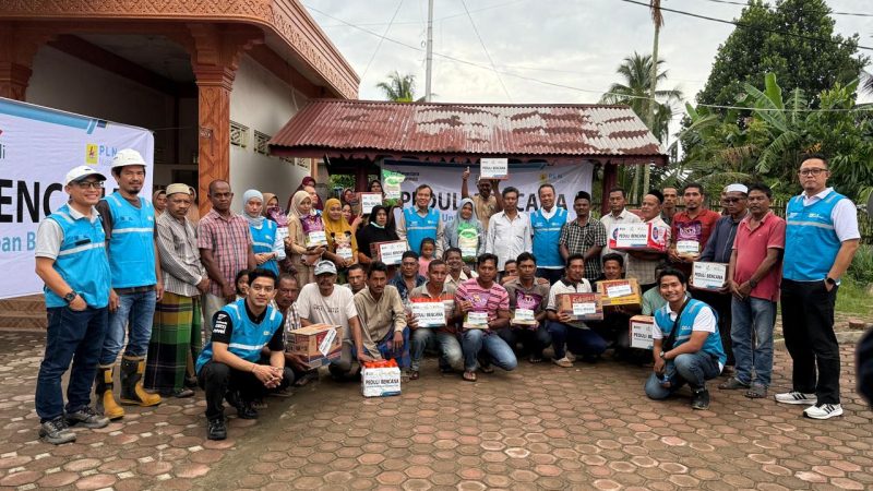 PLN Nusantara Power Salurkan Bantuan Kemanusiaan untuk Warga Terdampak Banjir Bandang di Cot Trueng