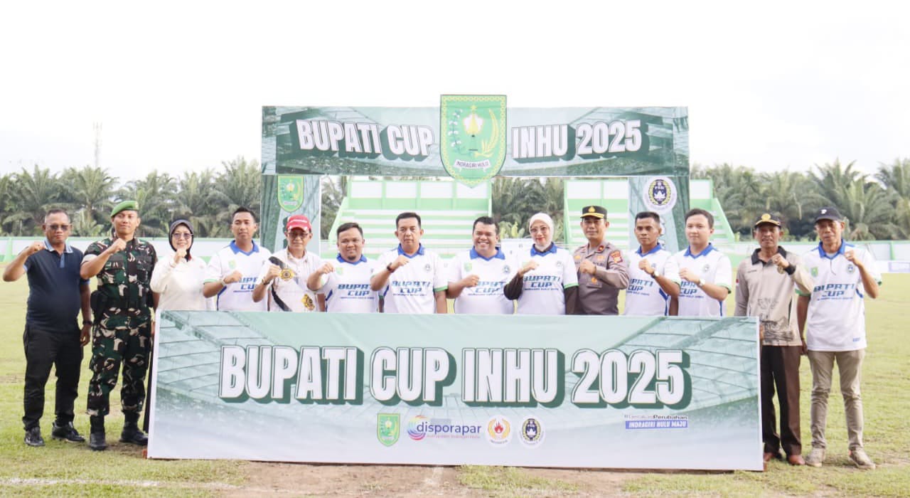 Sekda Inhu Buka Turnamen Sepak Bola Bupati Cup Antar Kecamatan 2025