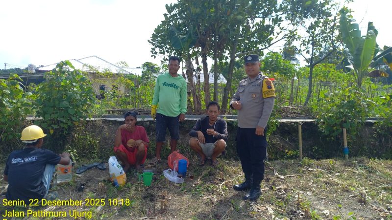 Dukung Program Ketahanan Pangan, Bhabinkamtibmas Polsek Siantar Marihat Sambagi Warga Binaan Langsung ke Ladang Jagung