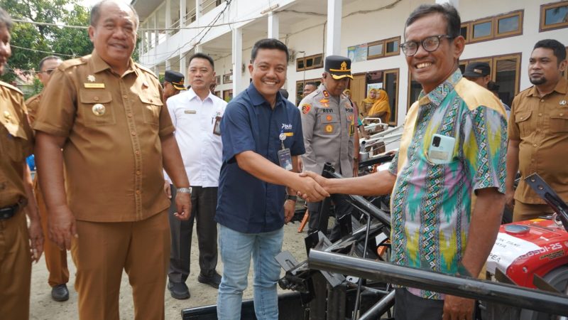 Bupati Asahan Serahkan Bantuan Alsintan untuk Dukung Percepatan Swasembada Pangan