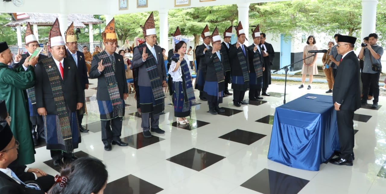 Bupati Simalungun Lantik 14 Pejabat Pimpinan Tinggi Pratama di Lingkungan Pemkab Simalungun