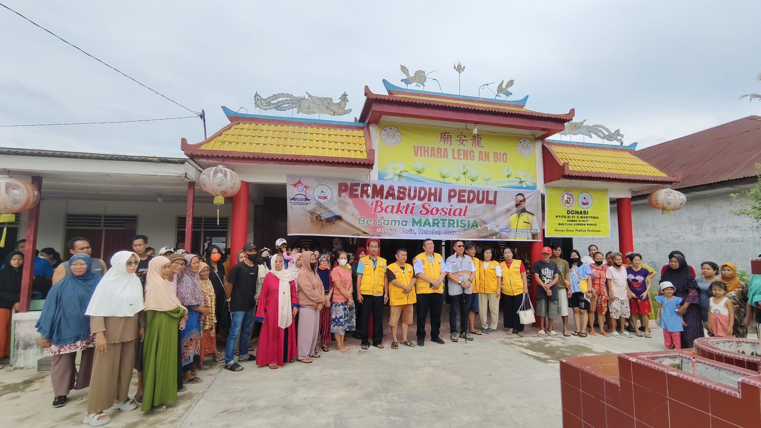 Merajut Kasih di Tengah Bencana, Permabudhi Sumut dan Matresia Salurkan 100 Paket Sembako untuk Korban Banjir Batangkuis