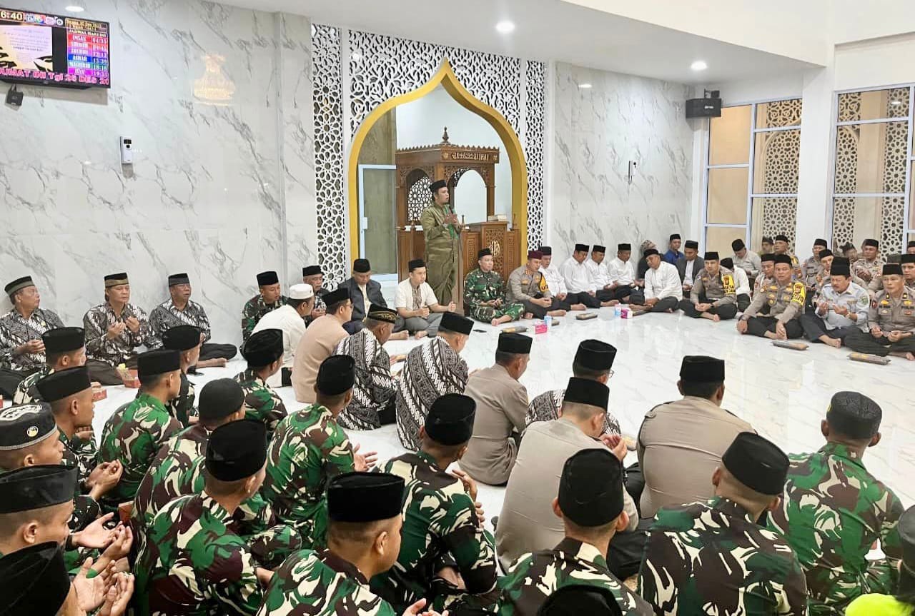 Bentuk Dukungan Pemkab Inhu Giat Polres Inhu, Wabup Hadir Sholat Isya Berjemaah