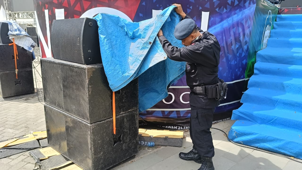 Polres Pematangsiantar Dampingi Sat Brimob Polda Sumut Sterilisasi Lapangan Haji Adam Malik