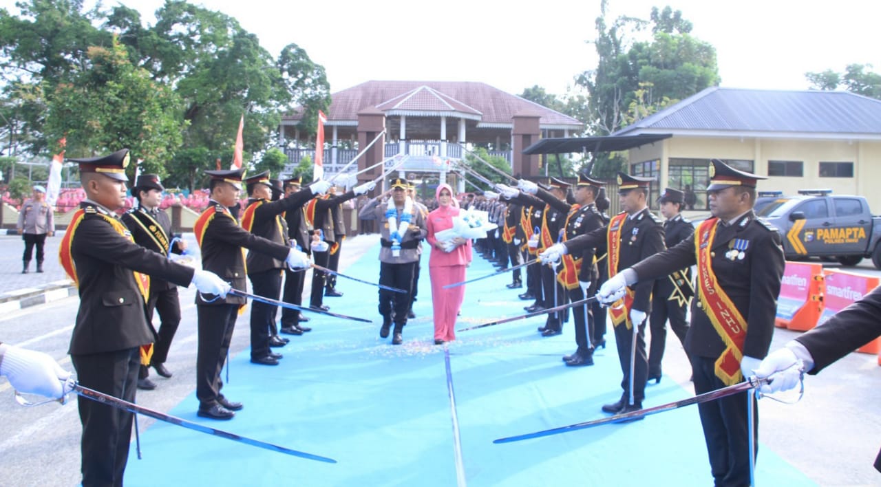 Sambut Kapolres Inhu Yang Baru AKBP Eka Ariandy Berjalan dengan Khidmat