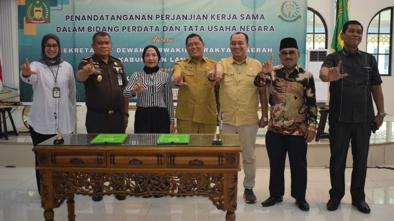 Sekretaris DPRD dan Kajari Langkat Teken MoU Penanganan Masalah Hukum