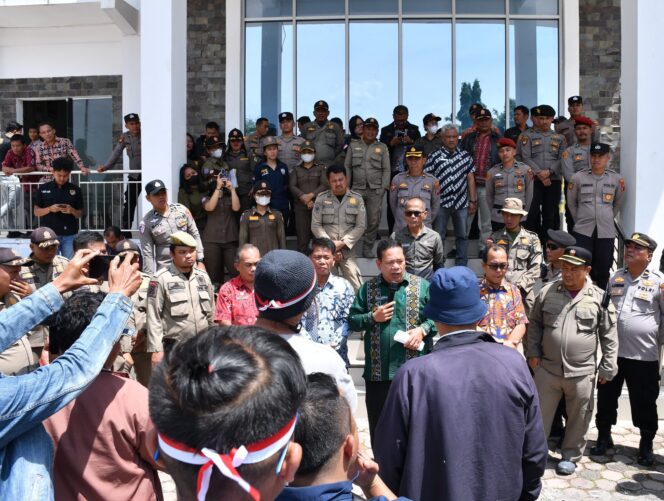 Bupati Samosir Beli Mobil Dinas Rp 3,1 Miliar, Menuai Protes Masyarakat Samosir