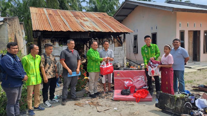 Kadis Sosial Sergai Syari Aldi Tinjau dan Salurkan Bantuan Korban Kebakaran Rumah
