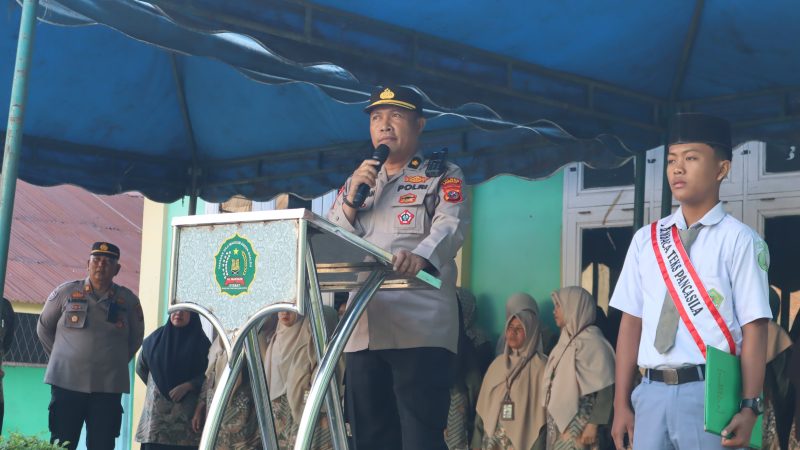Kabag Ops Polres Langkat Jadi Pembina Upacara di Yaspen Al-Maksum Stabat, Tekankan Disiplin dan Bahaya Narkoba