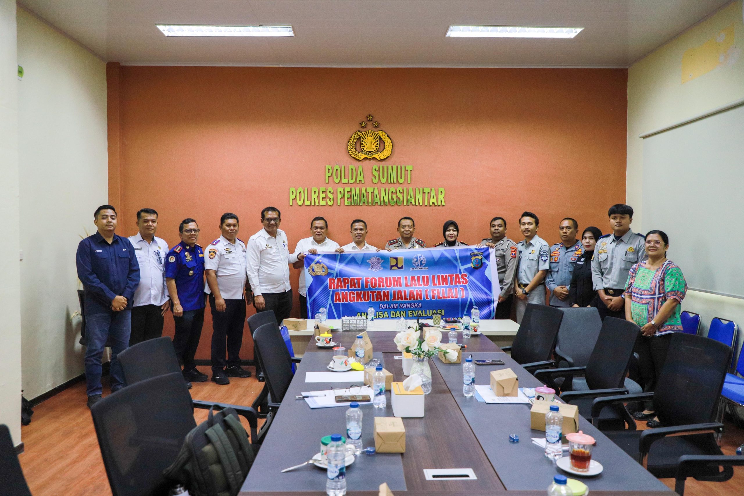 Wali Kota Diwakili Sekertaris Daerah bersama Wakapolres Pematangsiantar Pimpin Rapat Forum Lalu Lintas Angkutan Jalan Diikuti Instansi Terkait