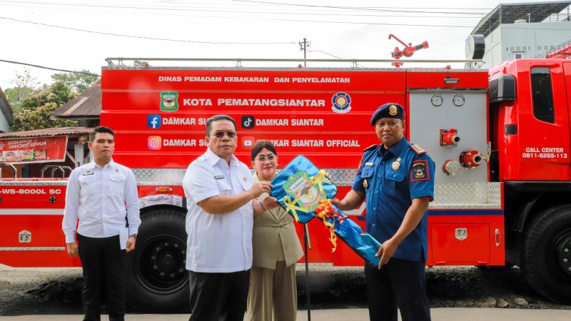 Wali Kota Pematangsiantar Pimpin Apel Serah Terima Armada Mobil Baru kepada Dinas Disdamkarmat Kota Pematangsiantar