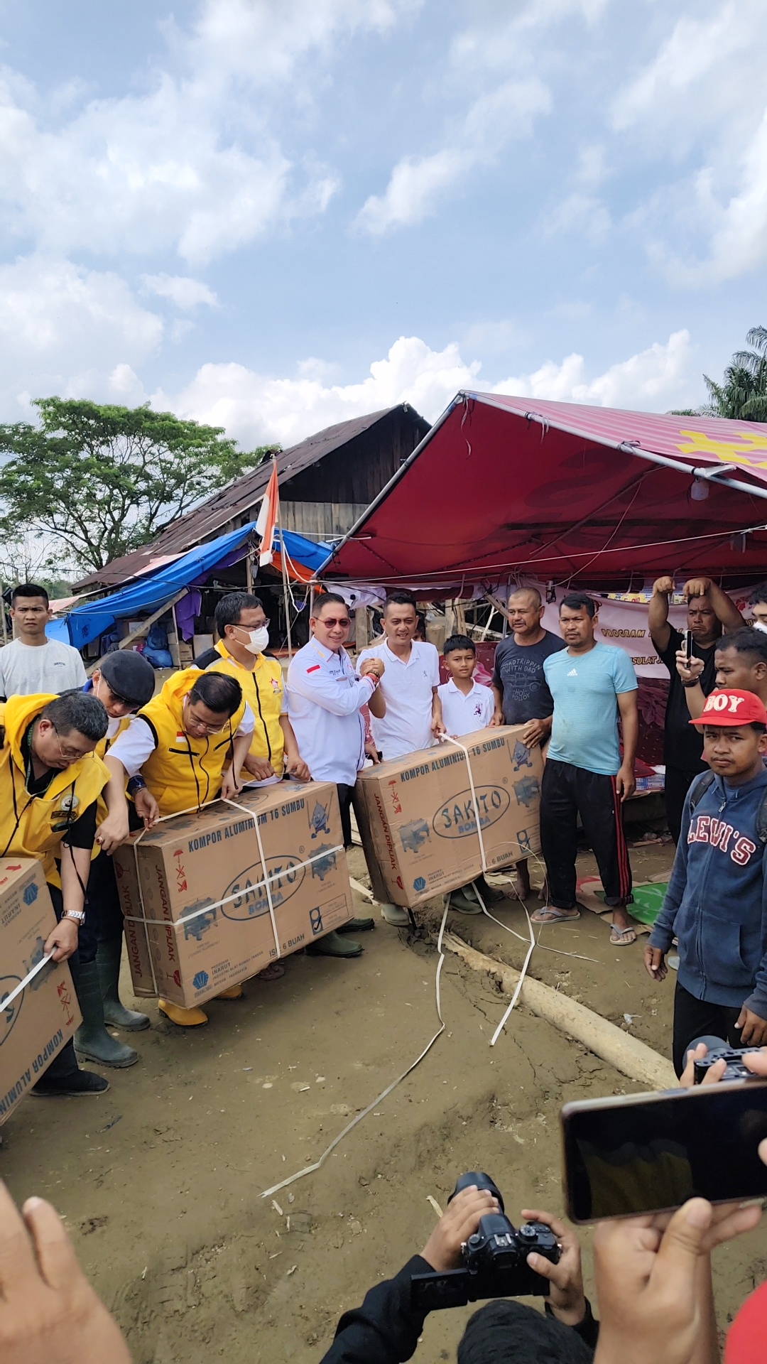 Sentuhan Kemanusiaan Permabuddhi dan Umat Buddha Sumut di Tengah Duka Banjir Aceh Tamiang