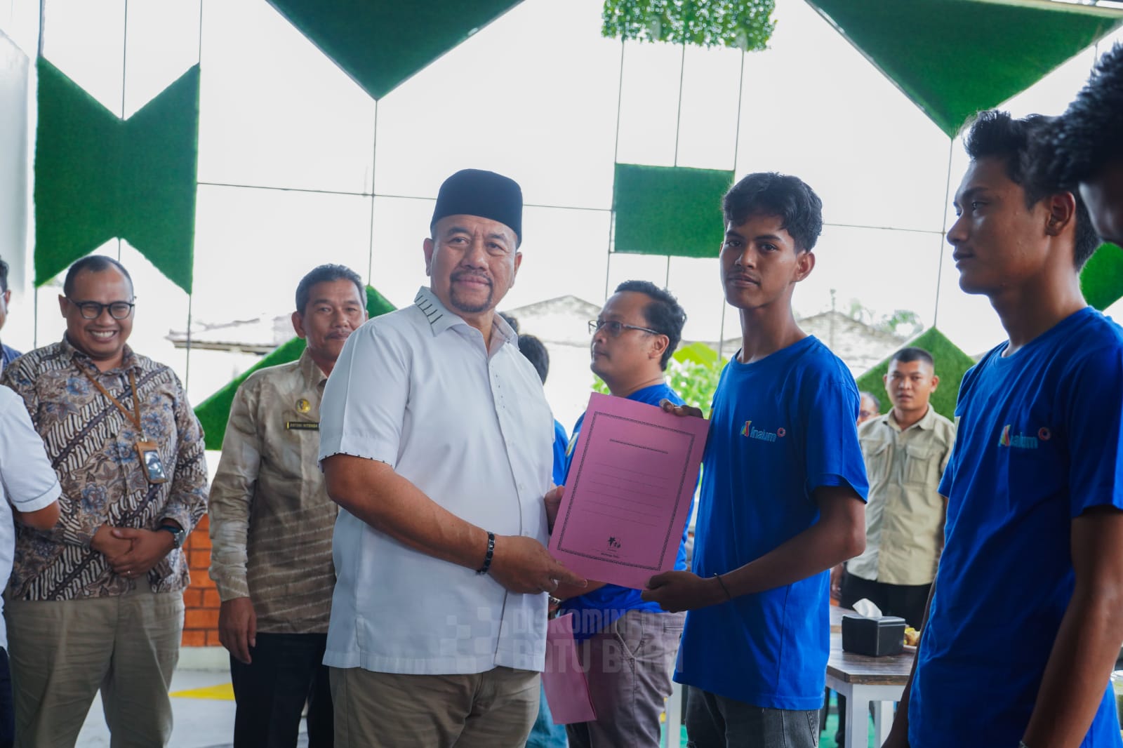 Bupati Baharuddin Siagian Serahkan Sertifikat BNSP Pelatihan Teknisi AC Residential