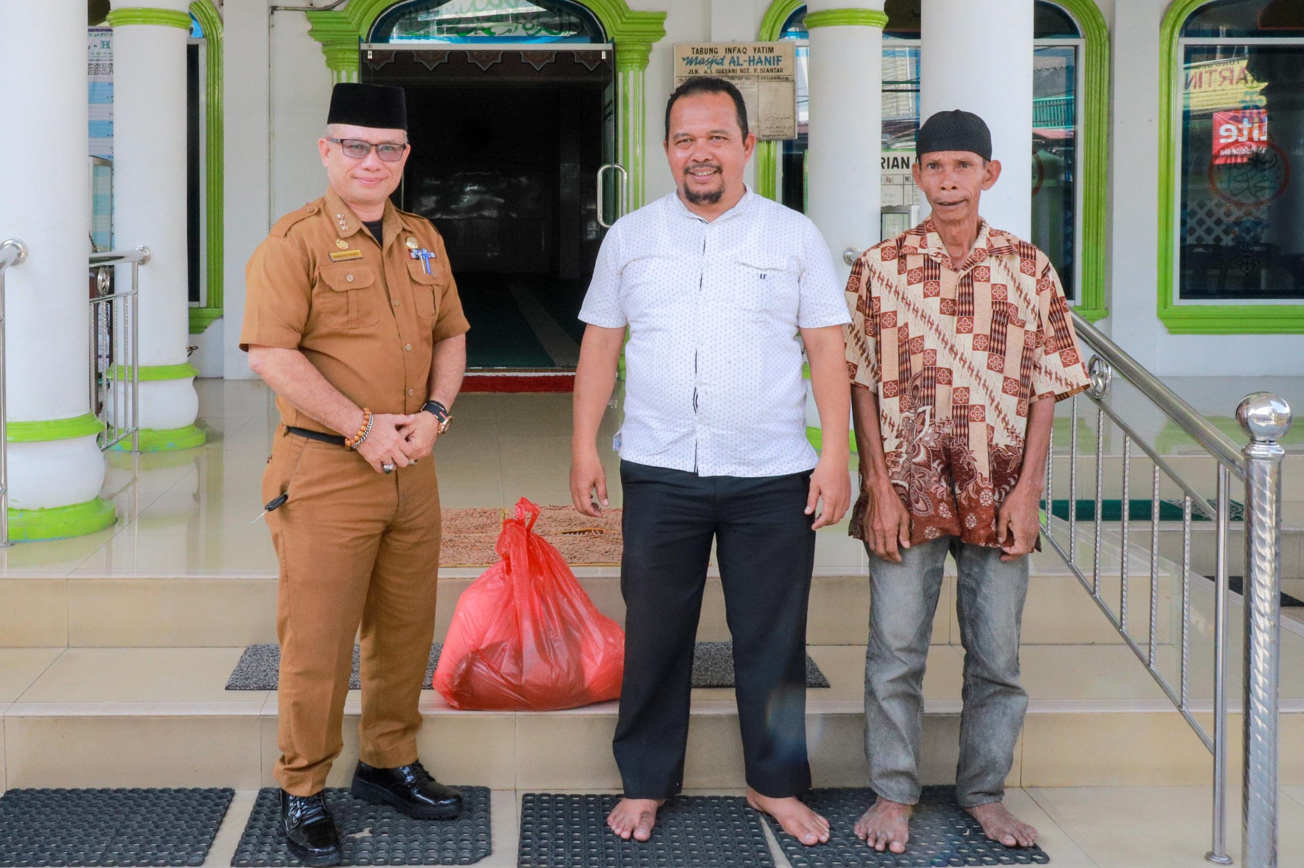 Bagian Kesejahteraan Rakyat (Kesra) Setdako Pematangsiantar Berikan Bantuan Perbekalan Ramadhan kepada 134 Masjid dan 38 Mushollah