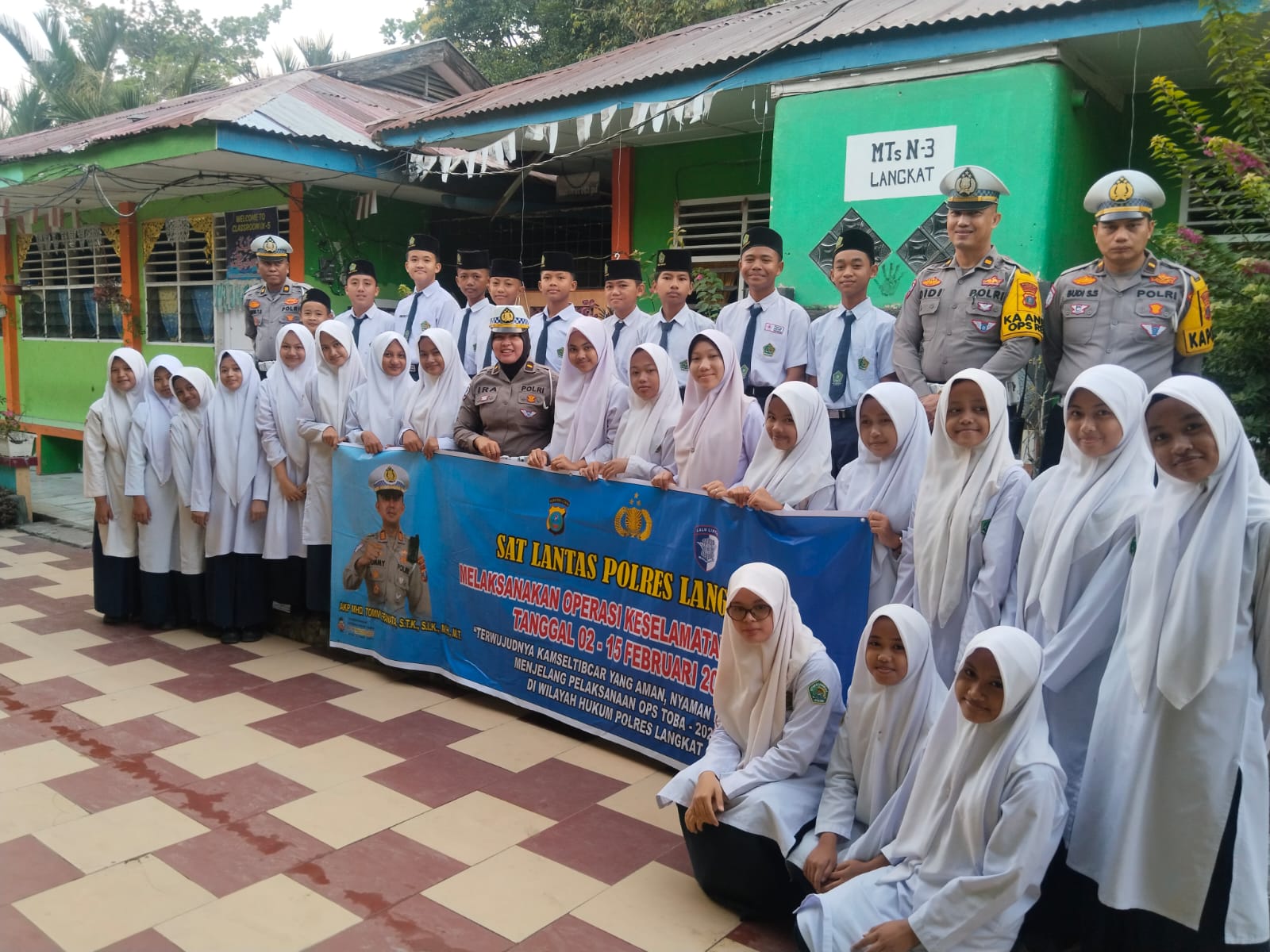 Sat Lantas Polres Langkat “Goes to School” di MTsN 3 Langkat, Bangun Budaya Tertib Berlalu Lintas Sejak Dini