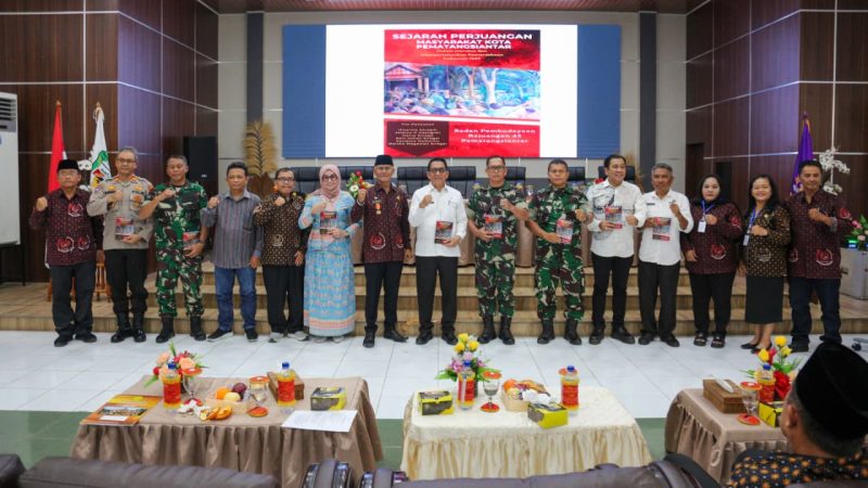 Wali Kota Diwakili Asisten Bidang Perekonomian dan Pembangunan Hadiri Launching dan Pendistribusian Buku ‘Sejarah Perjuangan Masyarakat Kota Pematangsiantar Dalam Merebut dan Mempertahankan Kemerdekaan Indonesia 1945′