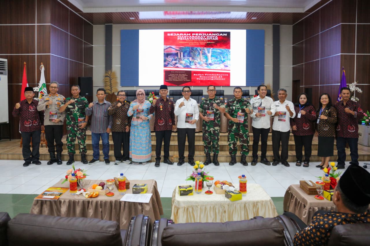 Wali Kota Diwakili Asisten Bidang Perekonomian dan Pembangunan Hadiri Launching dan Pendistribusian Buku ‘Sejarah Perjuangan Masyarakat Kota Pematangsiantar Dalam Merebut dan Mempertahankan Kemerdekaan Indonesia 1945′