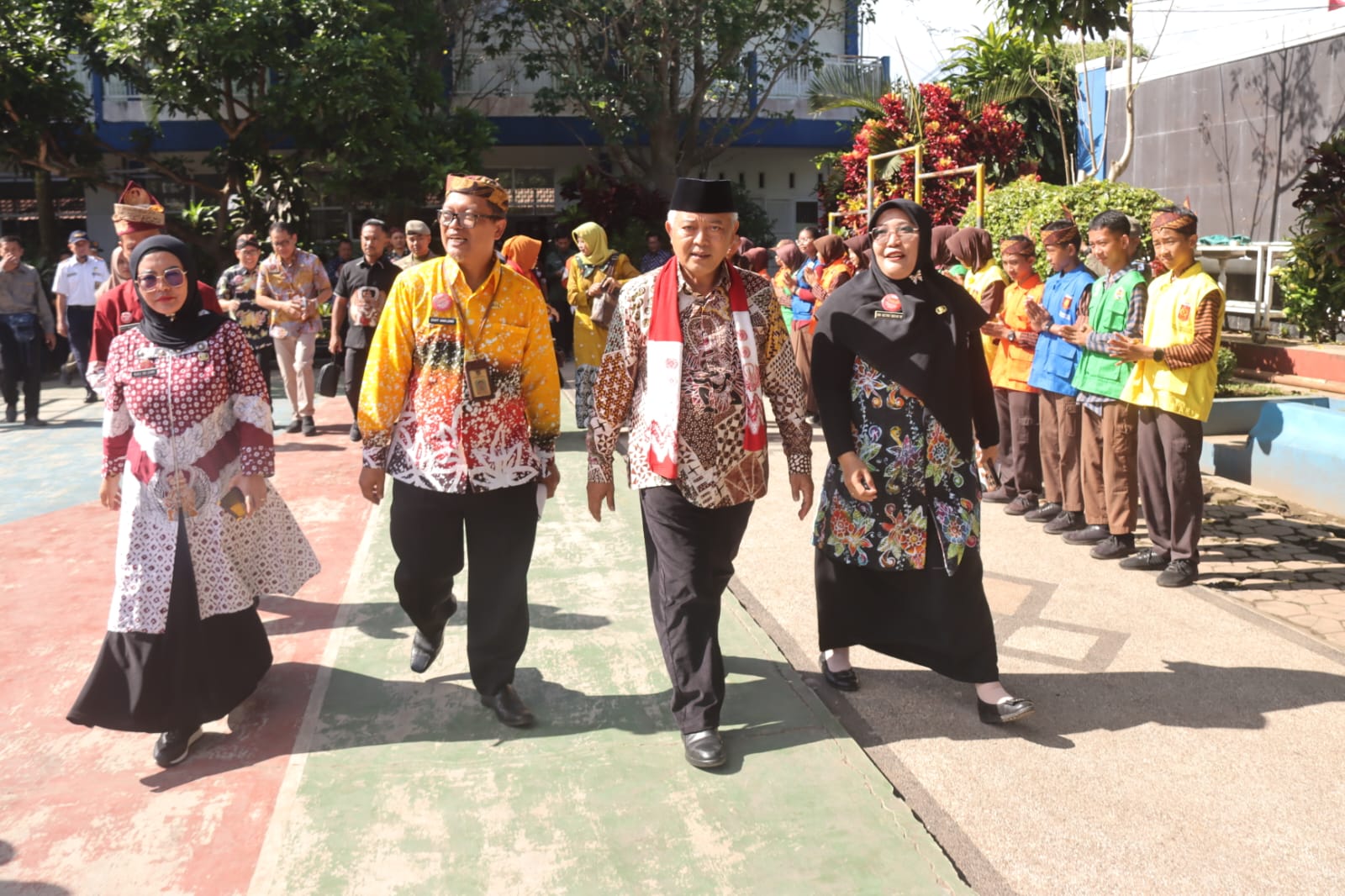 Tekankan Pentingnya Pendidikan , Bupati Malang Kunjungi SMPN 2 Sumberpucung , SDN 3 Purwodadi dan SDN 2 Donomulyo