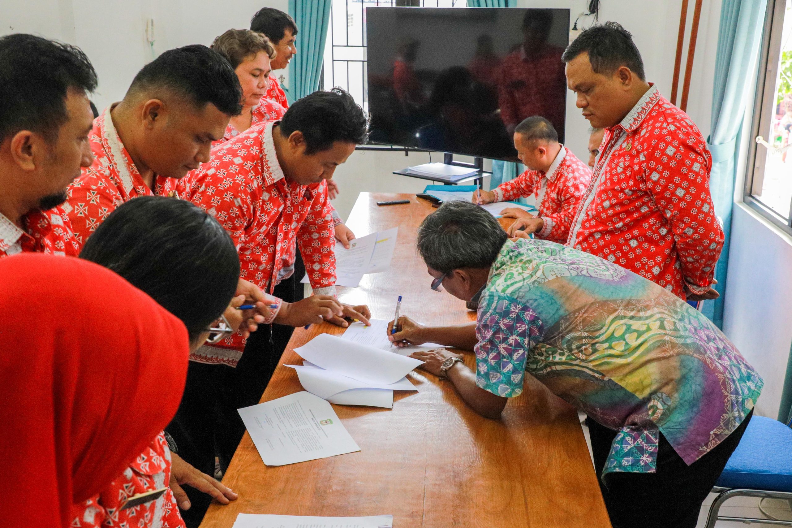 ASN Dinas Kominfo Kota Pematangsiantar Dipimpin Kepala Dinas Menandatangani Perjanjian Kinerja
