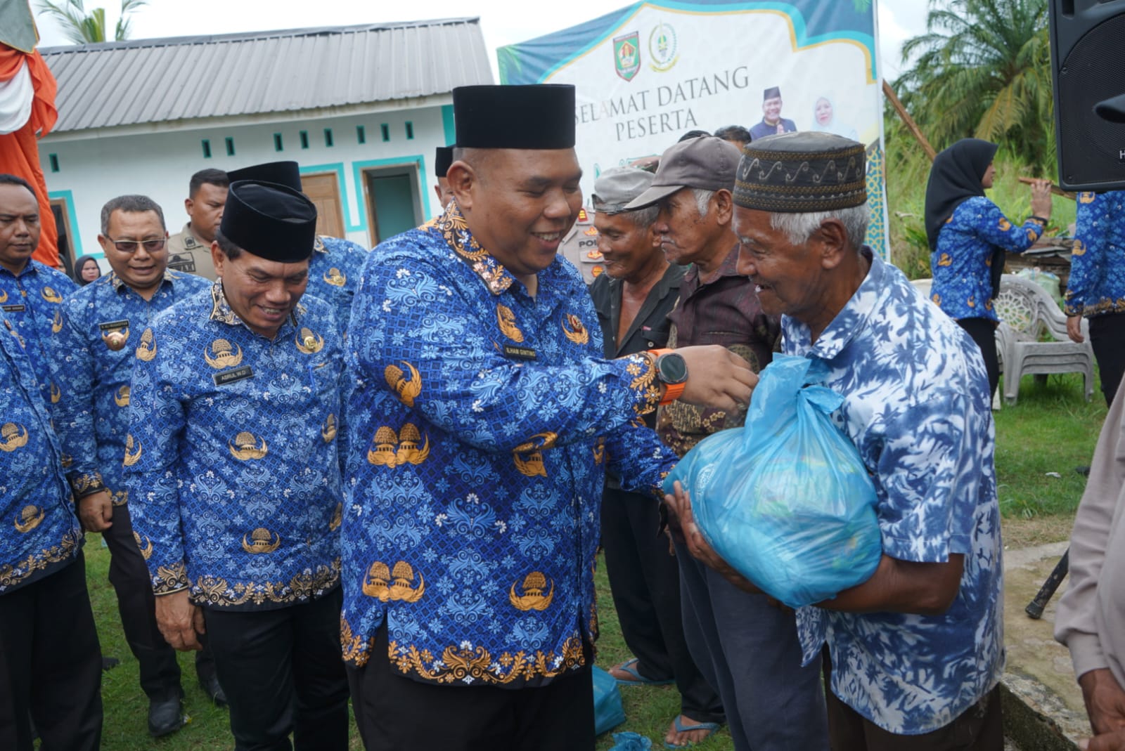 Wakil Bupati Asahan Salurkan 500 Paket Sembako untuk Warga Terdampak Banjir di Desa Sei Dua Hulu