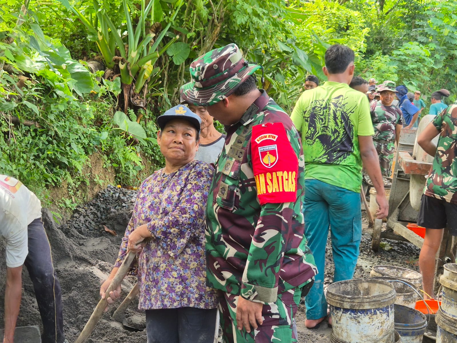 Dandim 0709/Kebumen Turun ke Medan Bakti, Sapaan Hangat di Tengah Peluh Satgas dan Rakyat