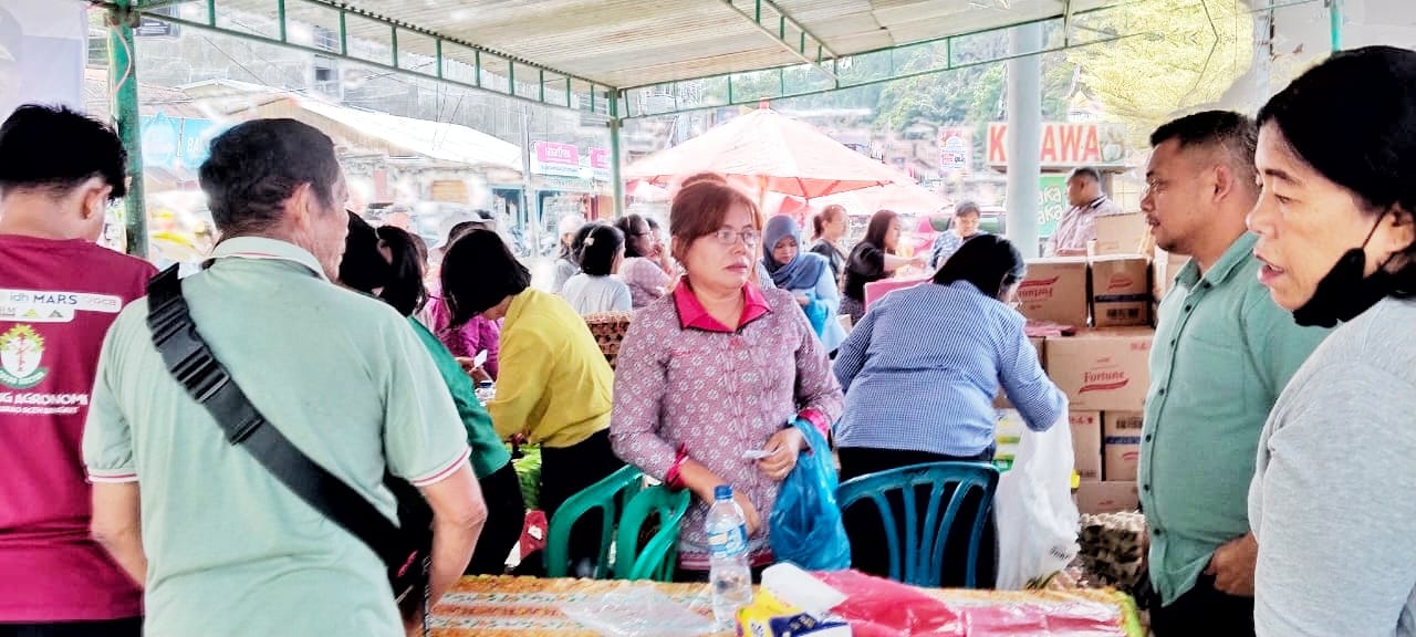 Gerakan Pangan Murah Dishanpangkan Simalungun di Kota Wisata Parapat Diserbu Warga
