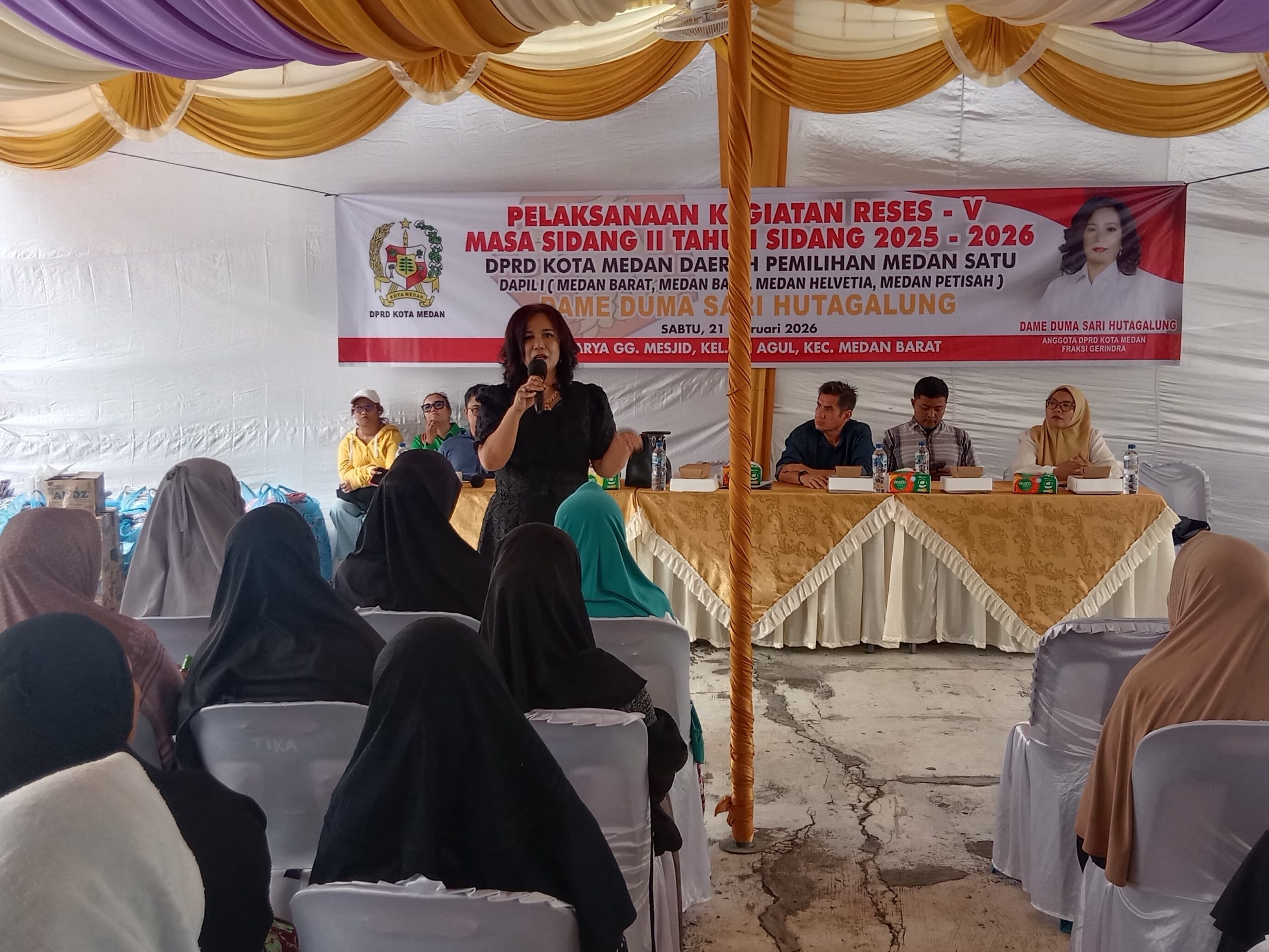 Reses Sesi I Dame Duma di Medan Barat, Warga Keluhkan Tiang Listrik Kayu hingga Bantuan Lansia