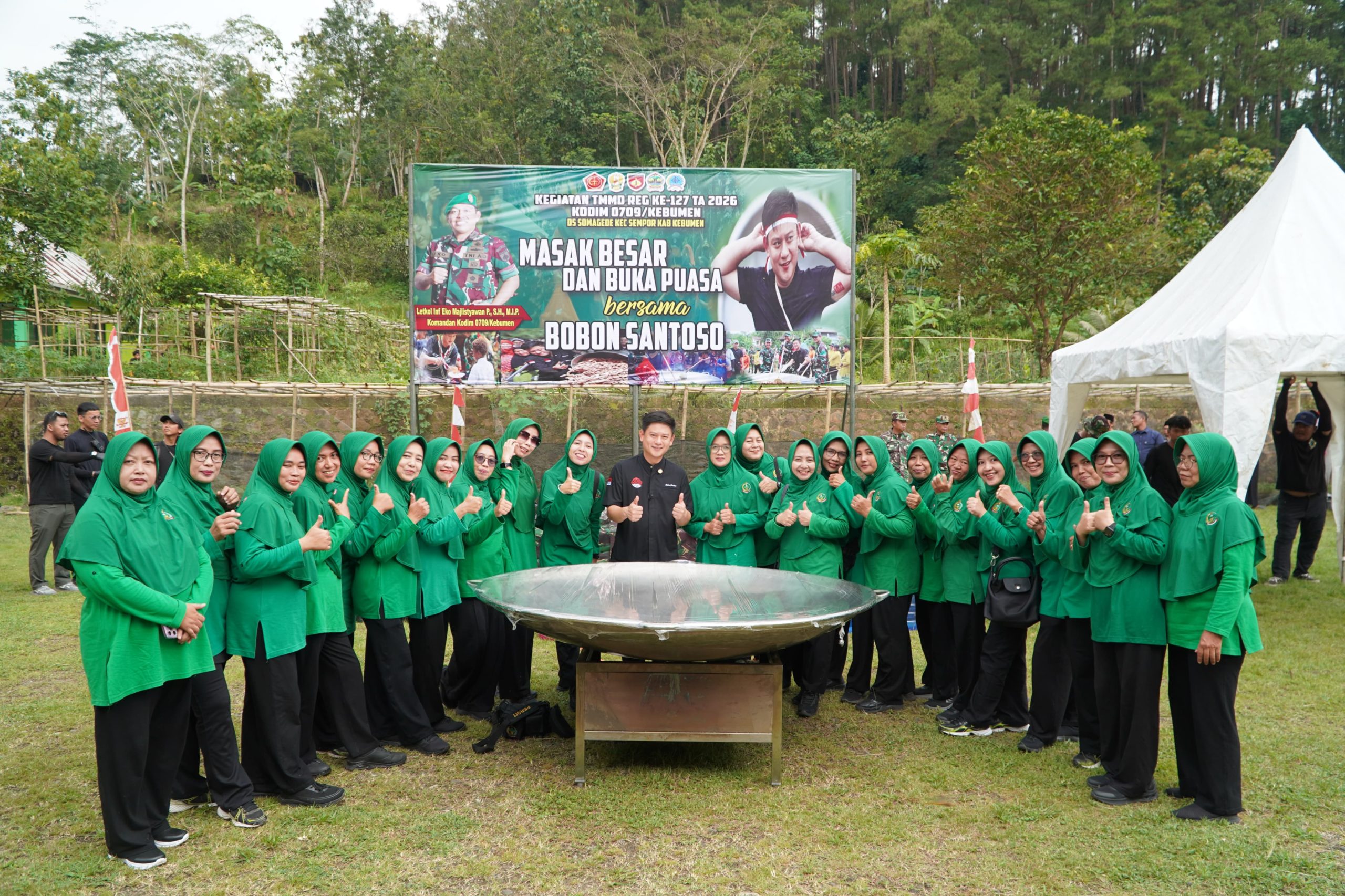Persit Kodim Kebumen Meriahkan Masak Besar Bobon Santoso di TMMD Reg 127