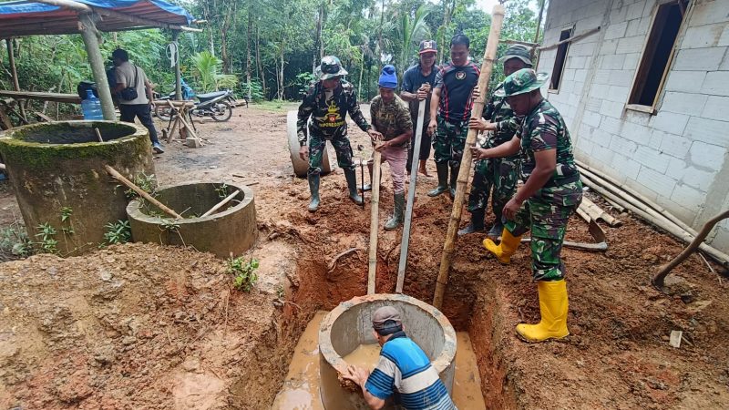 Wujudkan Lingkungan Sehat, Satgas TMMD Reguler ke-127 Kodim 0709/Kebumen Bangun Jamban untuk Warga Somagede