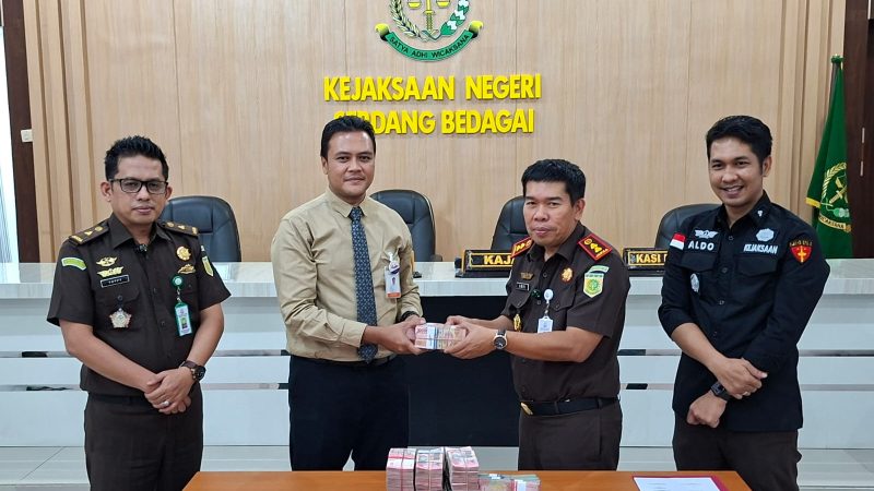 Terpidana Korupsi Kredit 2015 Lunasi Rp725 Juta, Kejari Sergai Serahkan ke Bank Sumut Cabang Sei Rampah