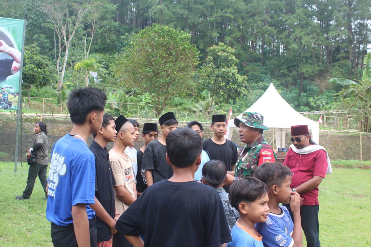 TNI Bangun Karakter Generasi Muda, Dandim 0709/Kebumen Motivasi Santri di Buka Puasa Bersama TMMD Ke-127