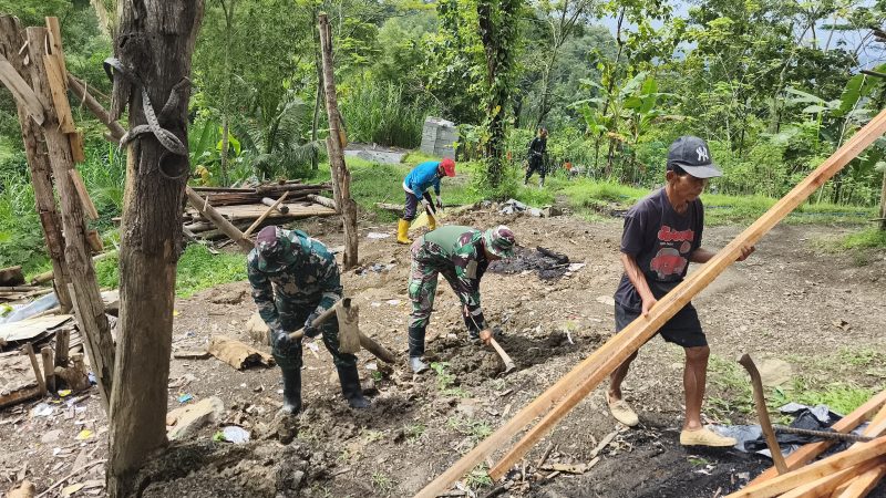 Di Pematang Asa yang Diratakan, Cangkul Ikhlas Prajurit Menyulam Fajar di Rumah Pak Sarikin