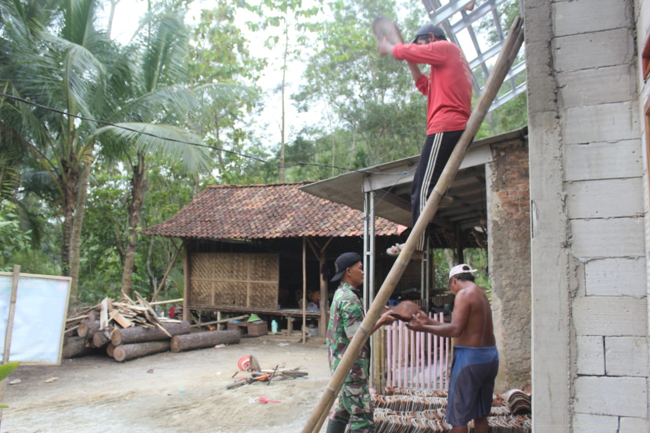 Palu yang Mengetuk Harapan, Prajurit TMMD Kebumen Percepat Rumah Baru Fahrudin