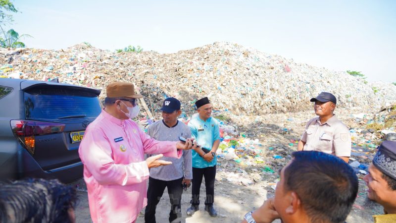 Bupati Baharuddin Siagian Tinjau TPA Pasar 8 Indrapura, Siapkan Relokasi ke Sei Balai