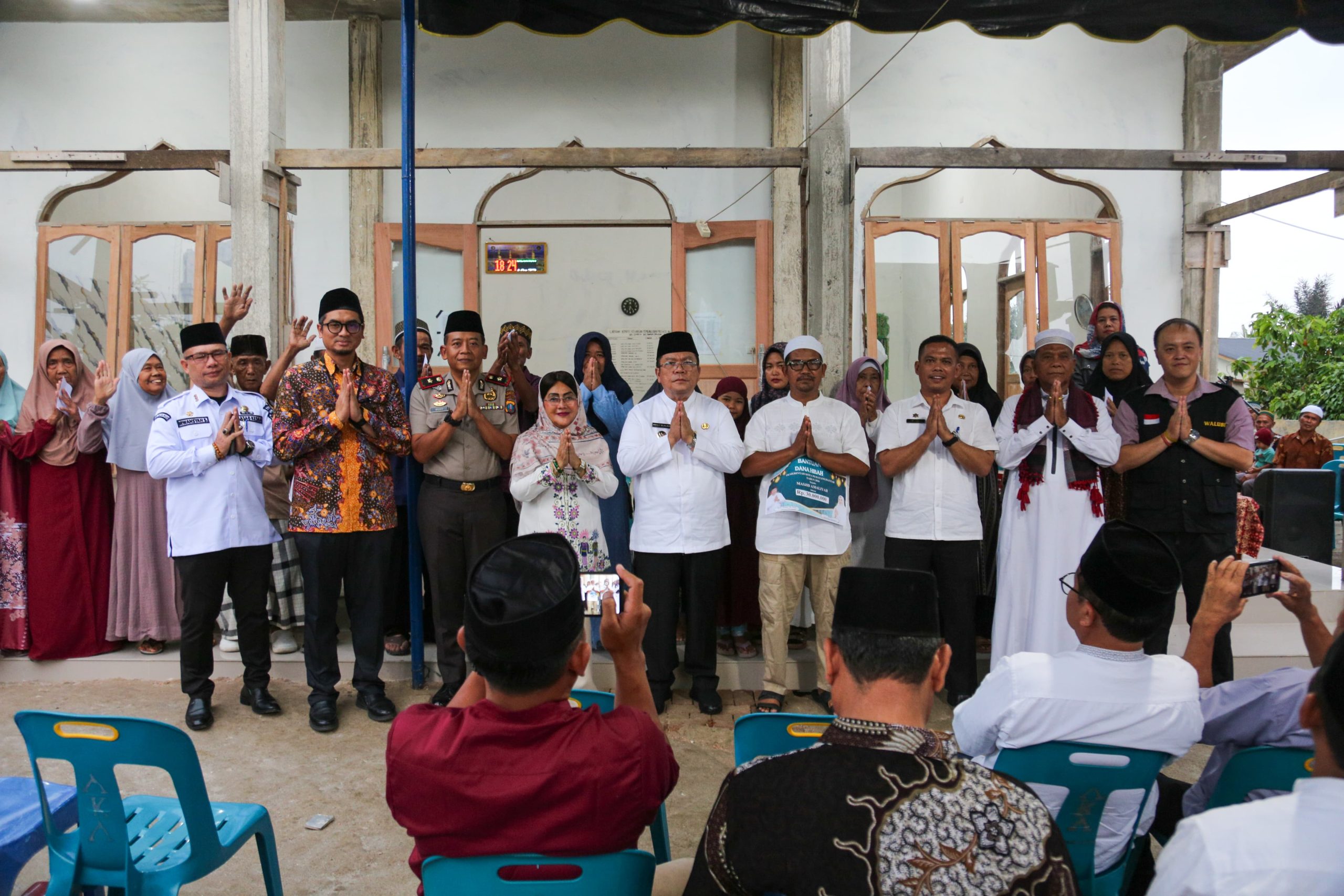 Hari ketiga Safari Ramadhan Pemko Pematangsiantar, Wali Kota Wesly Silalahi SH MKn Kunjungi Masjid Amaliyah di Jalan Gurilla