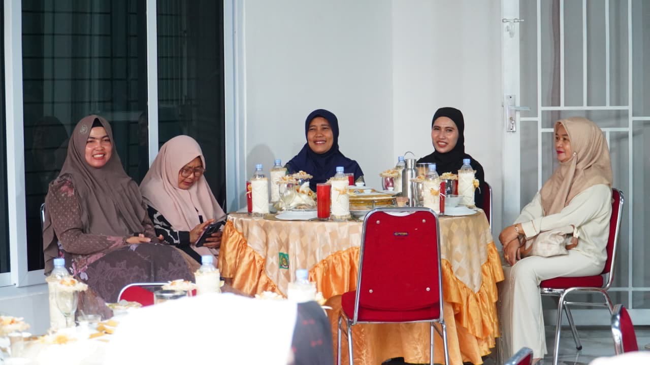 Ny. Endang Syah Afandin Apresiasi Aksi Berbagi Takjil DWP Langkat