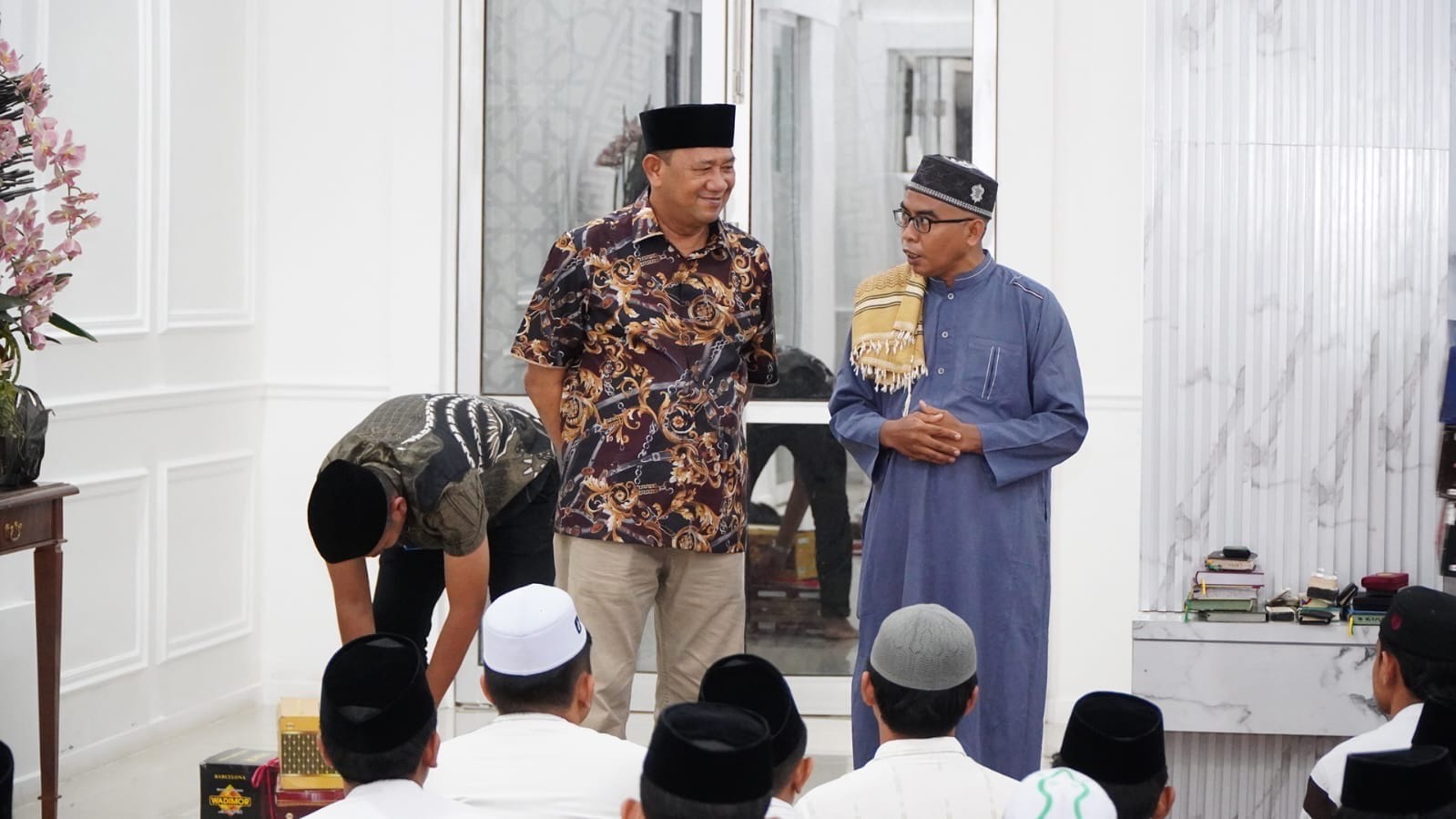 Bupati Syah Afandin Santuni 65 Santri Ulumul Quran di Penghujung Ramadhan